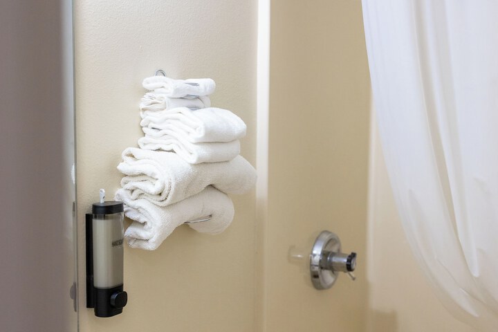 Nisswa Hotel and Suites