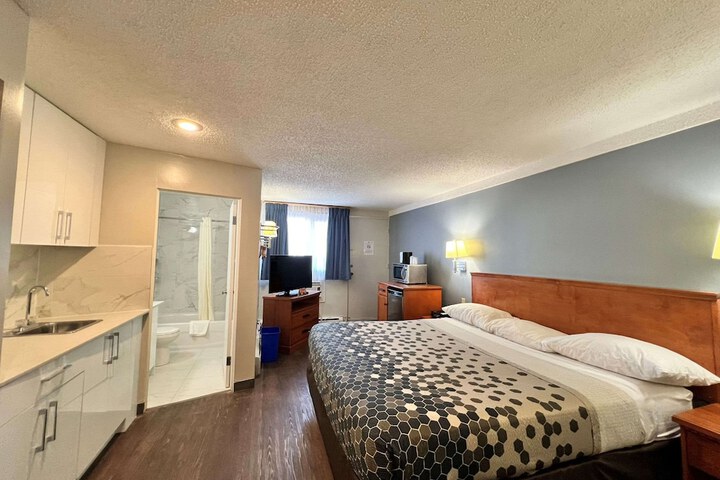 Room 43 of 61