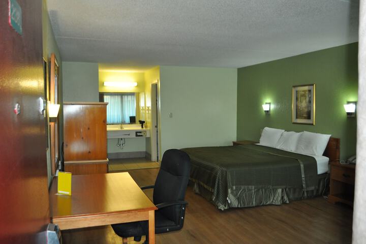 Room 21 of 41