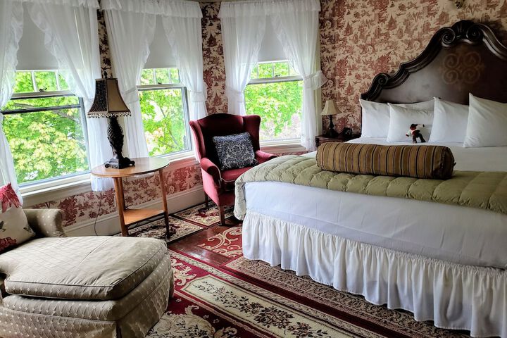 Moseley Cottage Inn & Town Motel