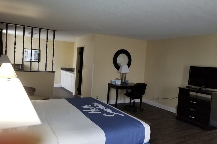 Days Inn by Wyndham Easley / Greenville/Clemson Area