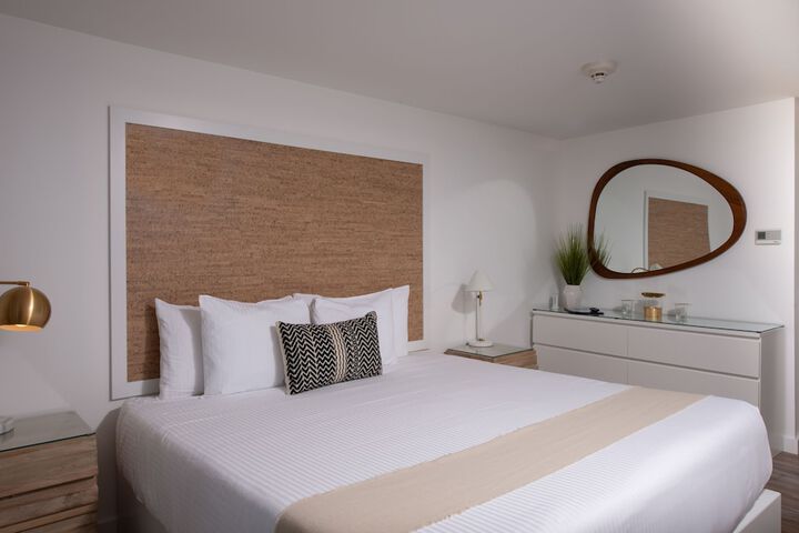 Room 10 of 32