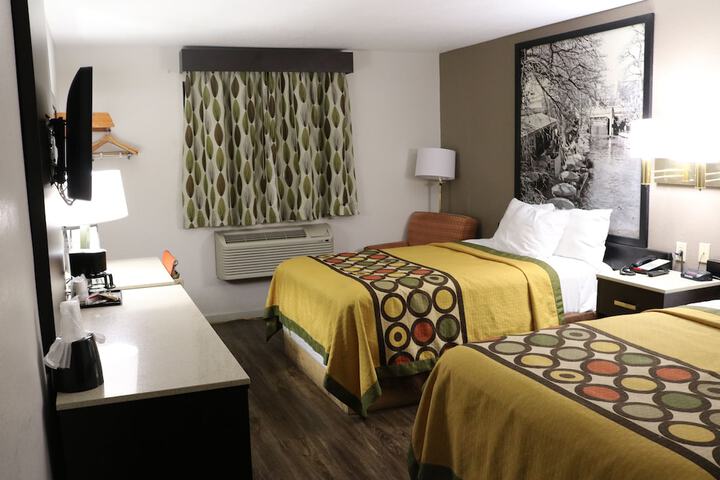 Room 17 of 28