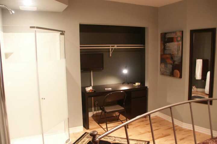 Room 4 of 40