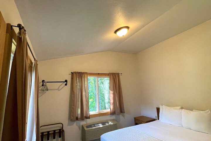 Hanging Horn Lakeside Resort