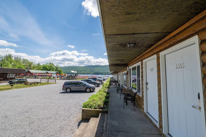 Scottys Lakeside Resort