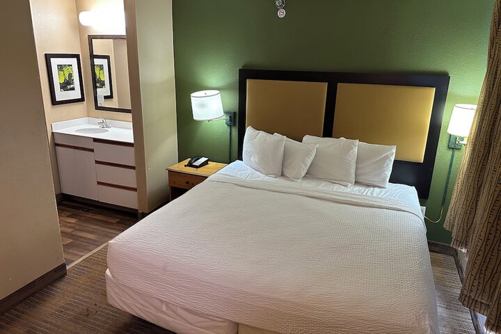 Room 16 of 26