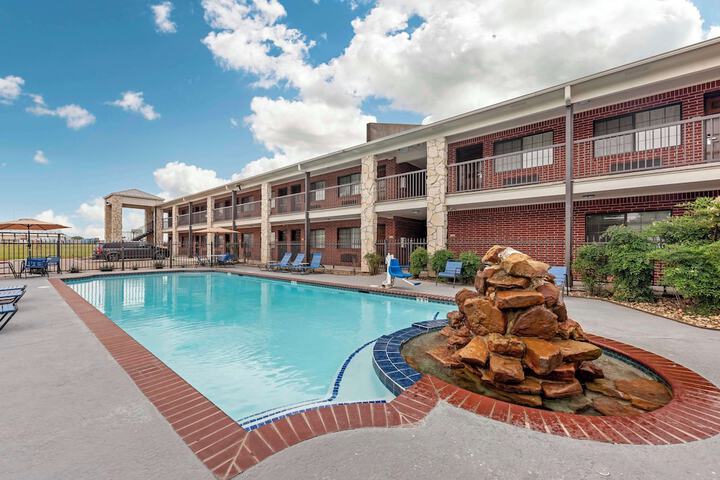Pool 4 of 25