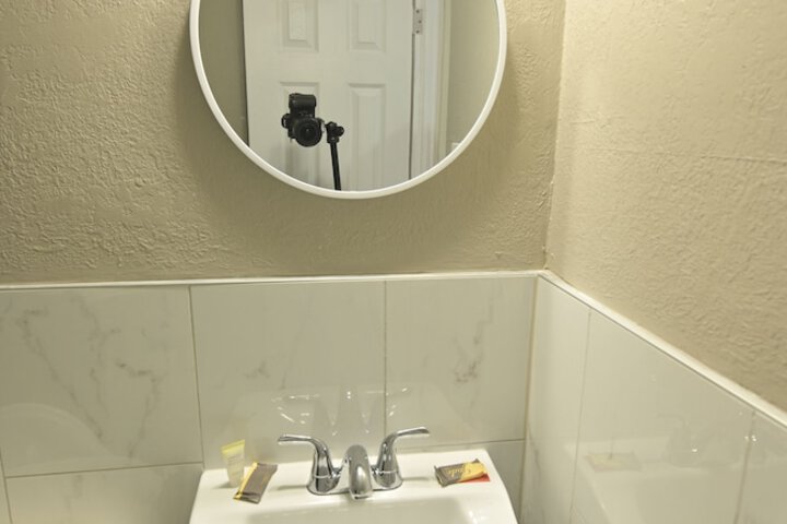 Room 8 of 17