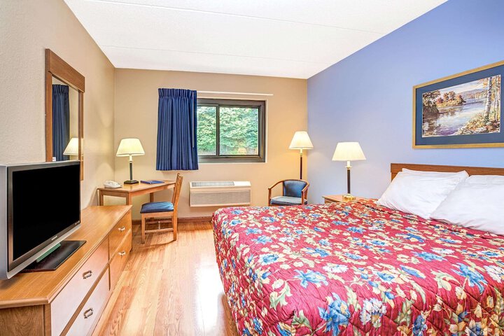 Super 8 by Wyndham Mahwah