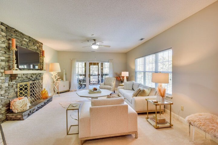 Balcony & Golf Course View! Condo at Kingwood