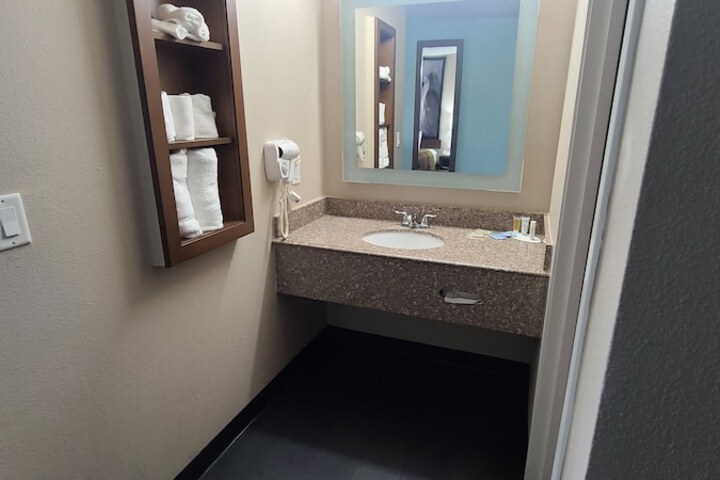 Super 8 by Wyndham Lubbock West