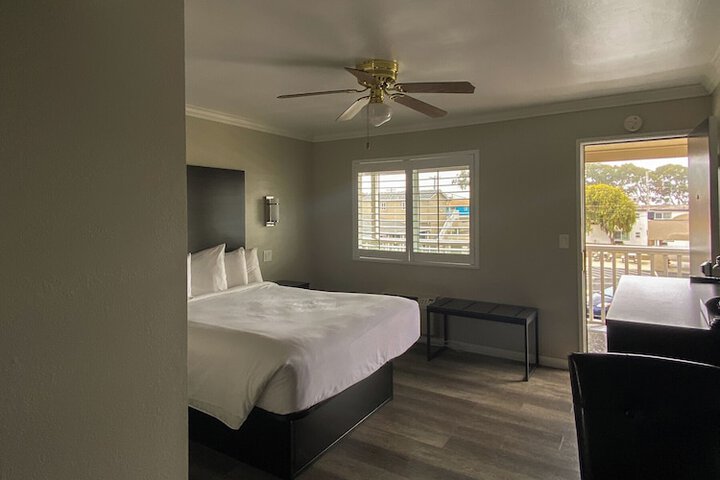 Room 25 of 49