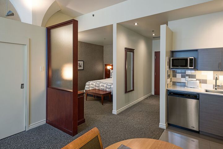 Le Square Phillips Hotel & Suites