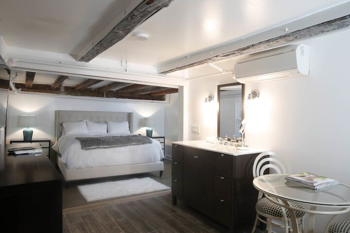Room 12 of 17