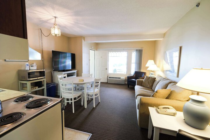 Room 105 of 131