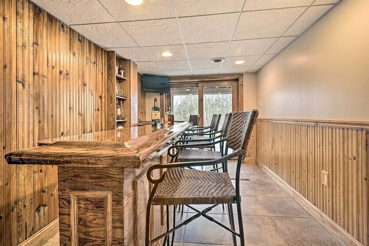 Indian Lake Retreat w / Wet Bar & Covered Deck