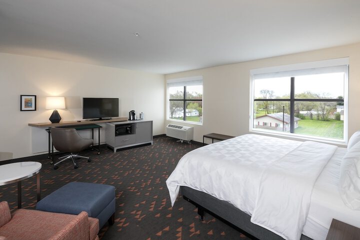 Holiday Inn Hotels and Suites Mount Pleasant by IHG