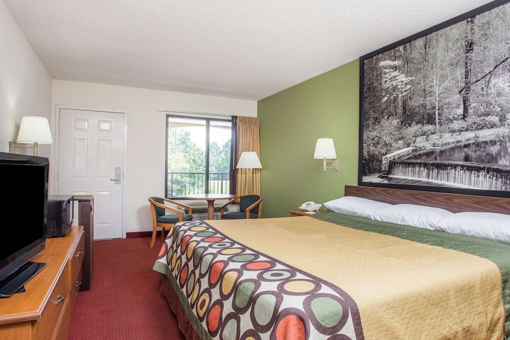 Super 8 by Wyndham Lavonia