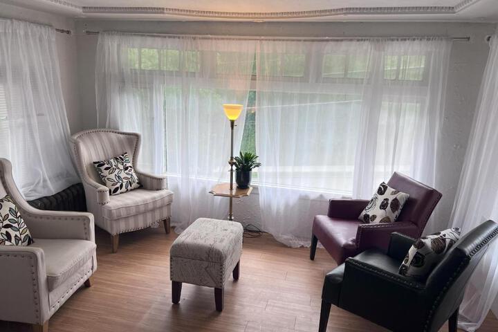 Charming 3 Bedroom Cottage Apartment in a Tudor-Style Home