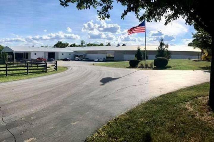 102 Acre Pet Friendly Horse Farm! Bring your horse too!