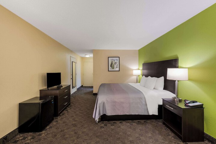 Room 30 of 37