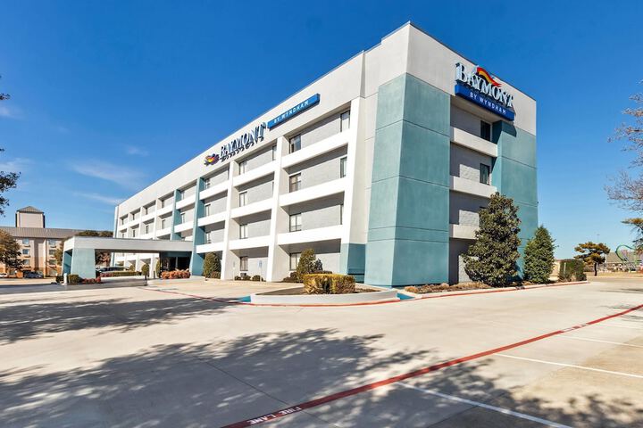 Baymont by Wyndham Arlington at Six Flags Dr