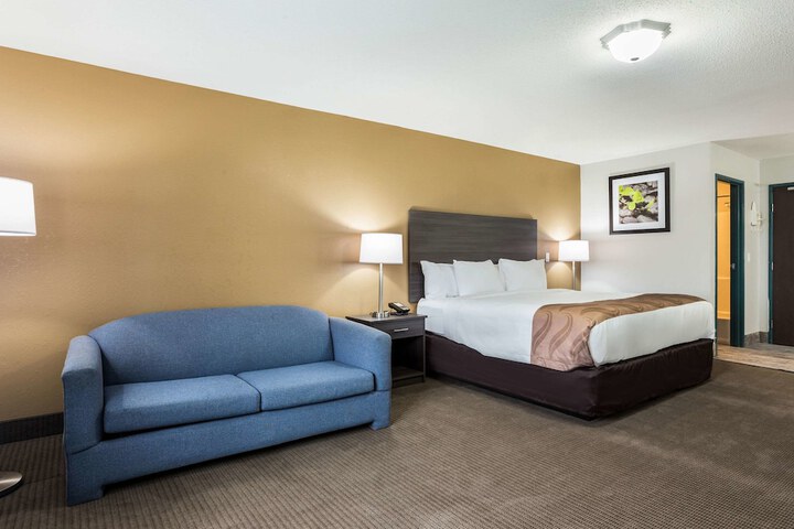 Room 32 of 35