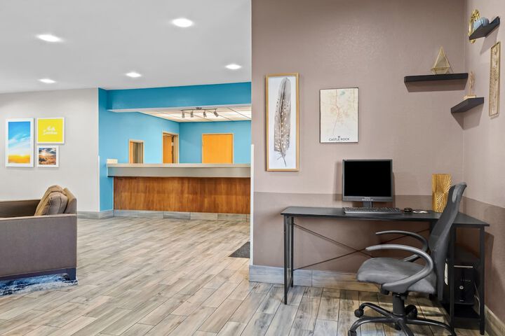 Days Inn & Suites by Wyndham Castle Rock