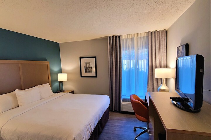 Room 28 of 65