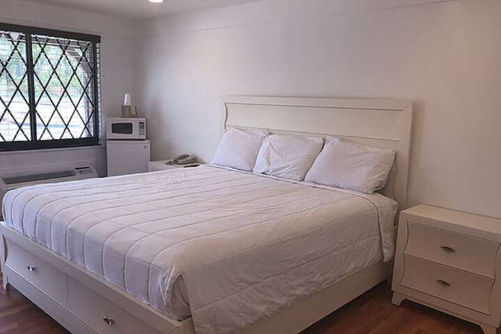 Room 11 of 32