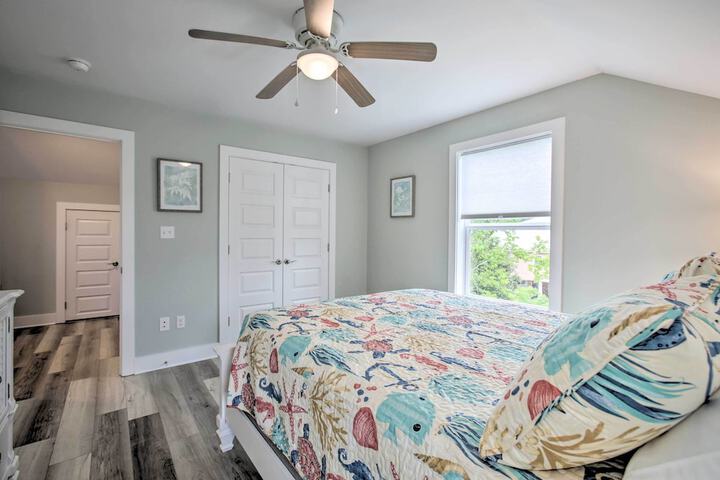 Modern Waveland Home w / Deck Walk to Beach!