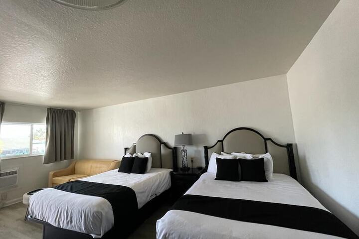 Room 53 of 170
