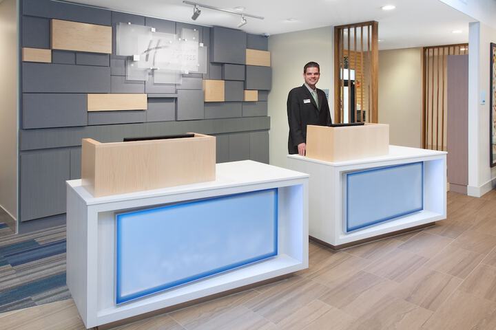 Holiday Inn Express and Suites Detroit / Sterling Heights by IHG