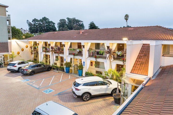 Hotel 9 of 68
