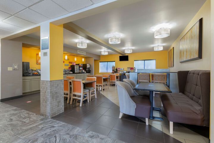 Best Western Plus The Four Corners Inn