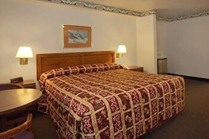 Room 11 of 18