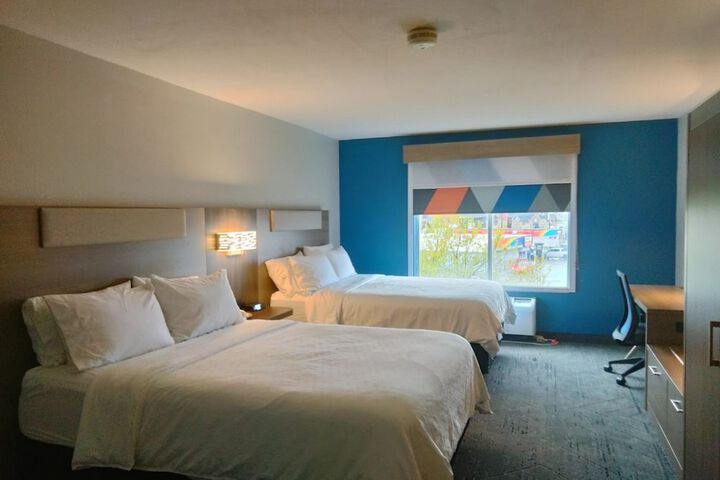 Room 12 of 30