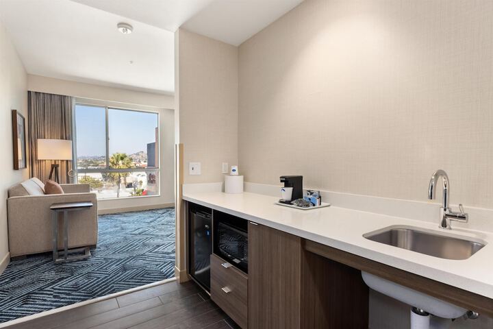 Hampton Inn & Suites Los Angeles - Glendale