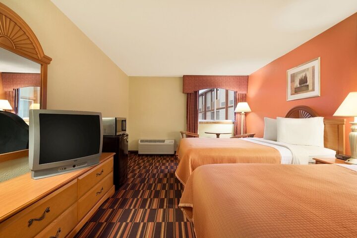 Room 8 of 14