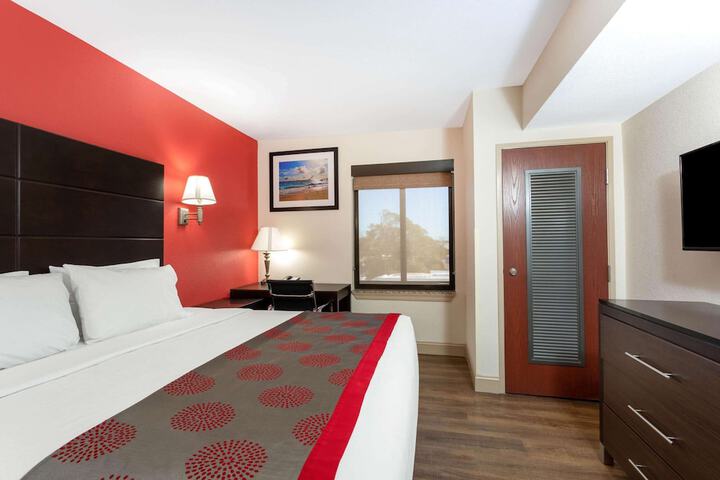 Room 10 of 34