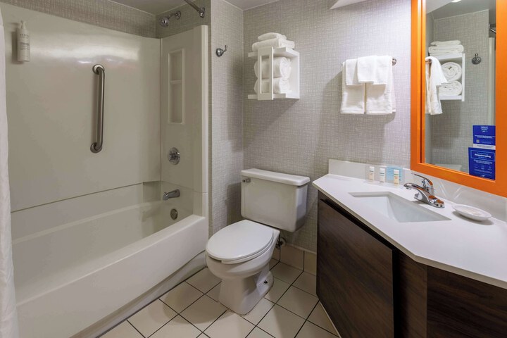 Hampton Inn by Hilton Chester South