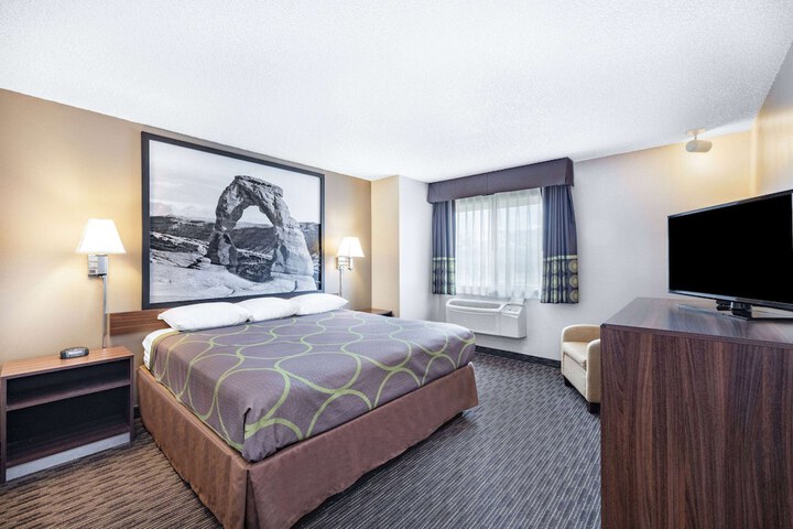 Room 21 of 37