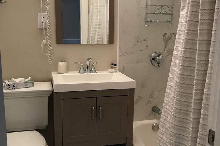 Room 47 of 106