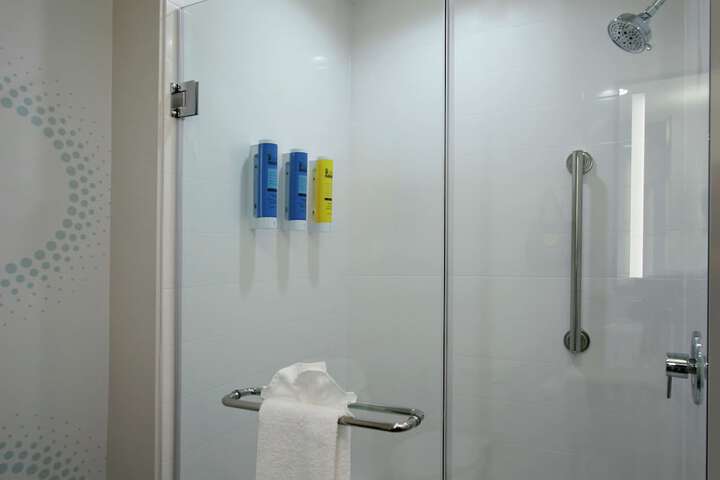 Room 16 of 38