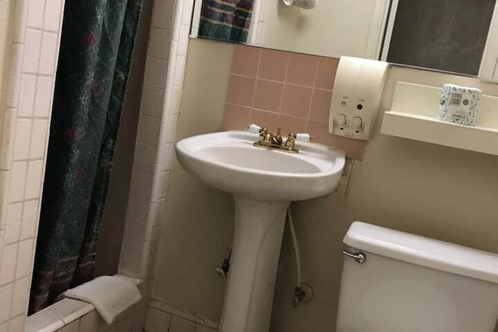 Budget Inn