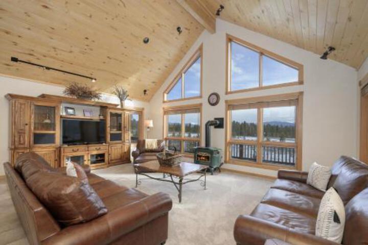 Mountain Peak 3.5 Bathrooms Home