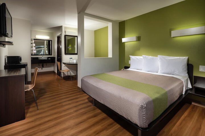 Room 8 of 17