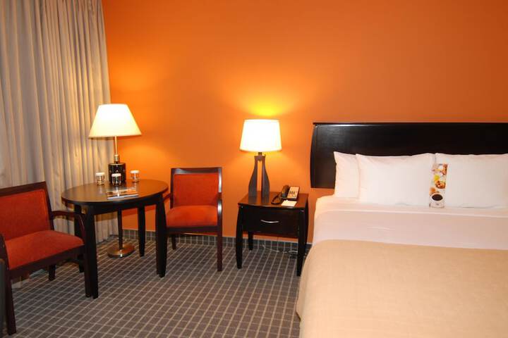 Oakland Airport Executive Hotel
