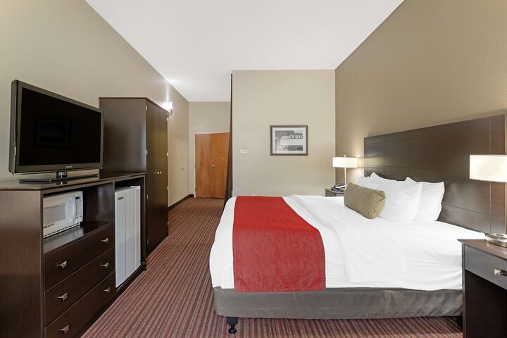 Best Western Plus Bradbury Inn & Suites
